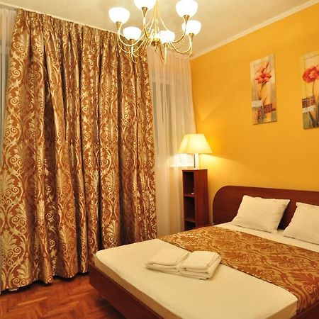 Status Guesthouse Киев Екстериор снимка