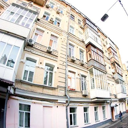 Status Guesthouse Киев Екстериор снимка