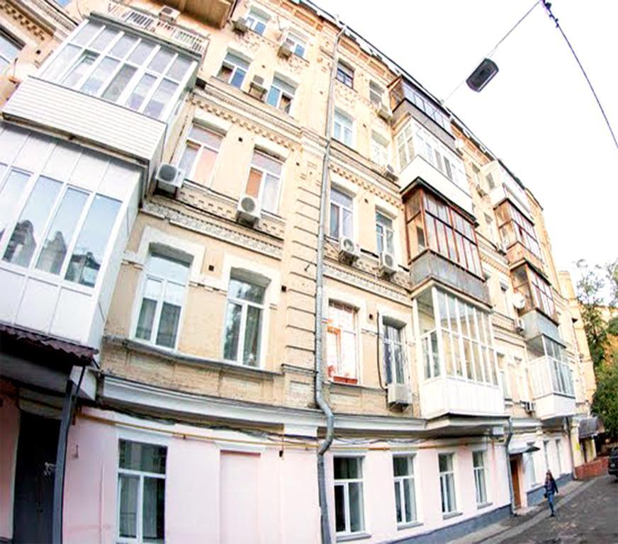 Status Guesthouse Киев Екстериор снимка